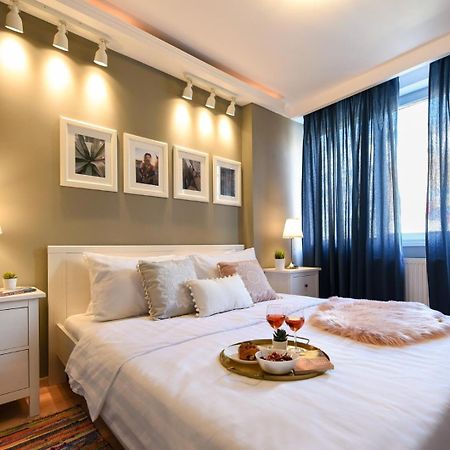 Downtown Oasis: Central Apartments With Cozy Charm Bukarest Exteriör bild