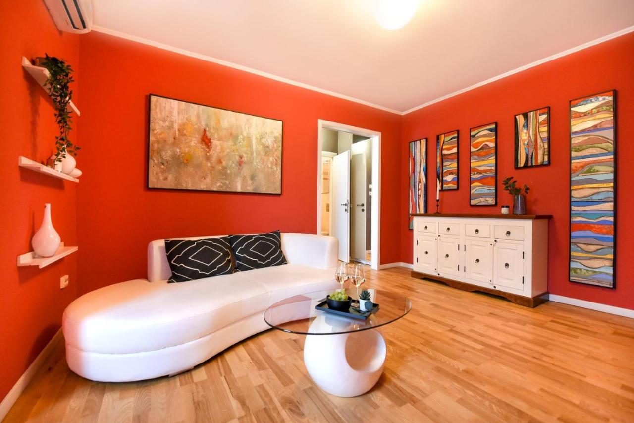 Downtown Oasis: Central Apartments With Cozy Charm Bukarest Exteriör bild