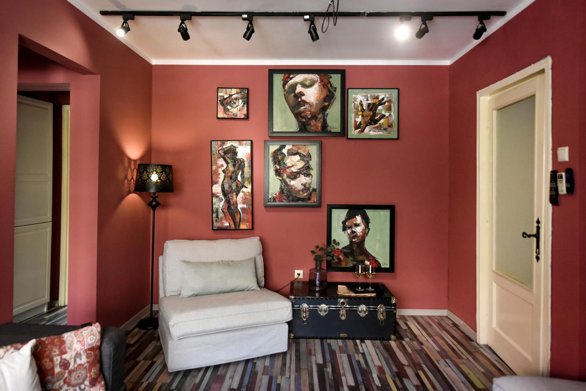 Downtown Oasis: Central Apartments With Cozy Charm Bukarest Exteriör bild