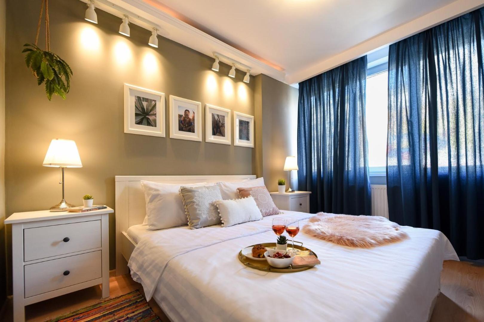 Downtown Oasis: Central Apartments With Cozy Charm Bukarest Exteriör bild