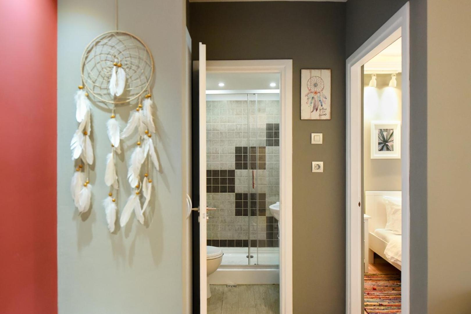 Downtown Oasis: Central Apartments With Cozy Charm Bukarest Rum bild