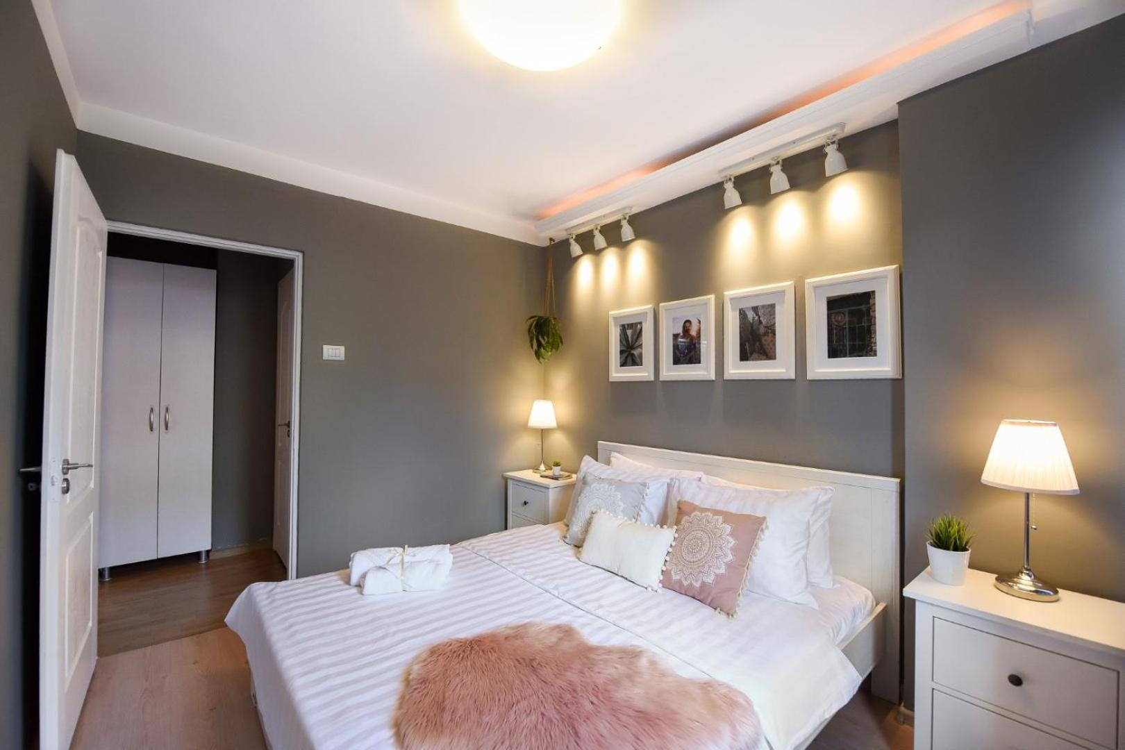 Downtown Oasis: Central Apartments With Cozy Charm Bukarest Rum bild