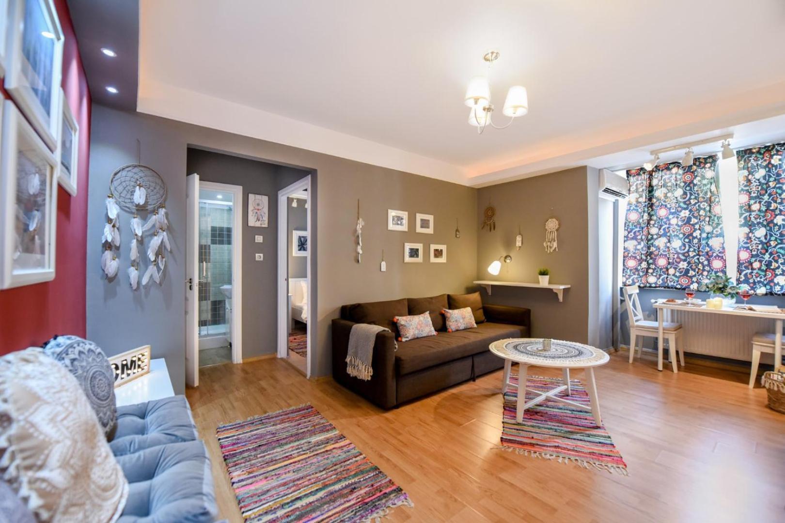 Downtown Oasis: Central Apartments With Cozy Charm Bukarest Rum bild