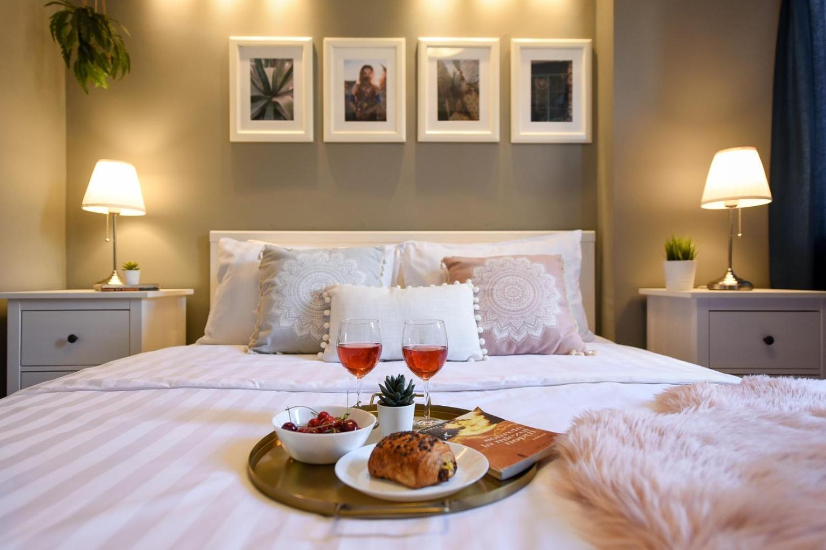 Downtown Oasis: Central Apartments With Cozy Charm Bukarest Rum bild
