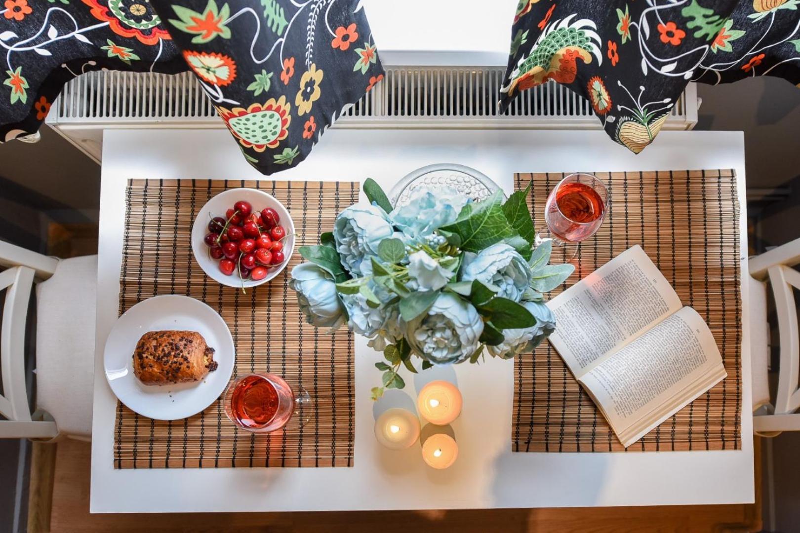 Downtown Oasis: Central Apartments With Cozy Charm Bukarest Rum bild